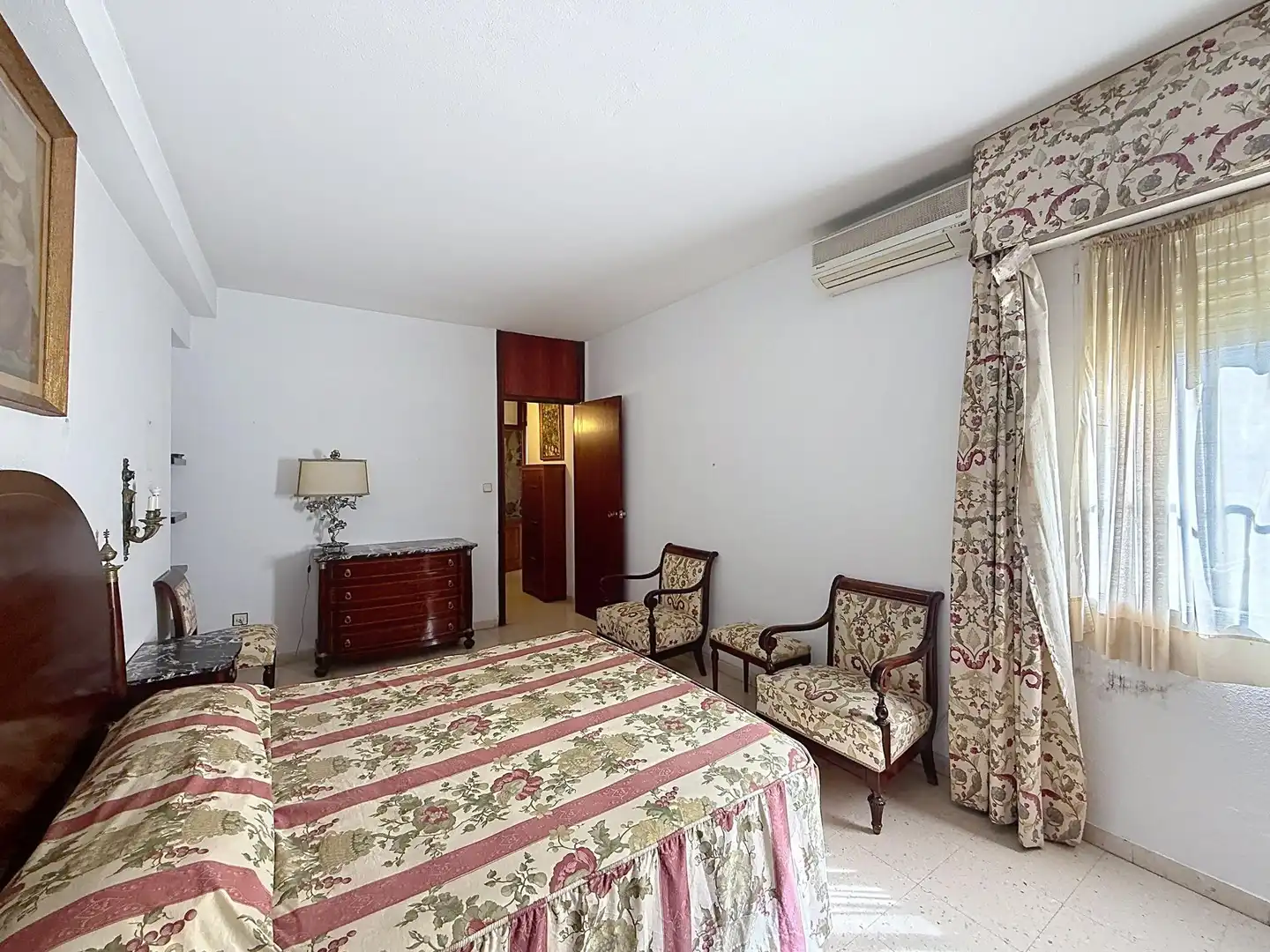 Habitación de Piso en venta en Sevilla con Aire acondicionado, Jardín privado y Trastero