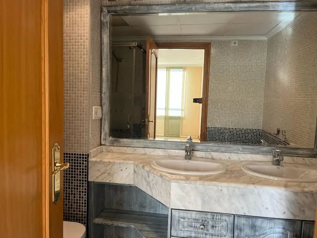 Badezimmer von Maisonette zum Verkauf in Benicalap