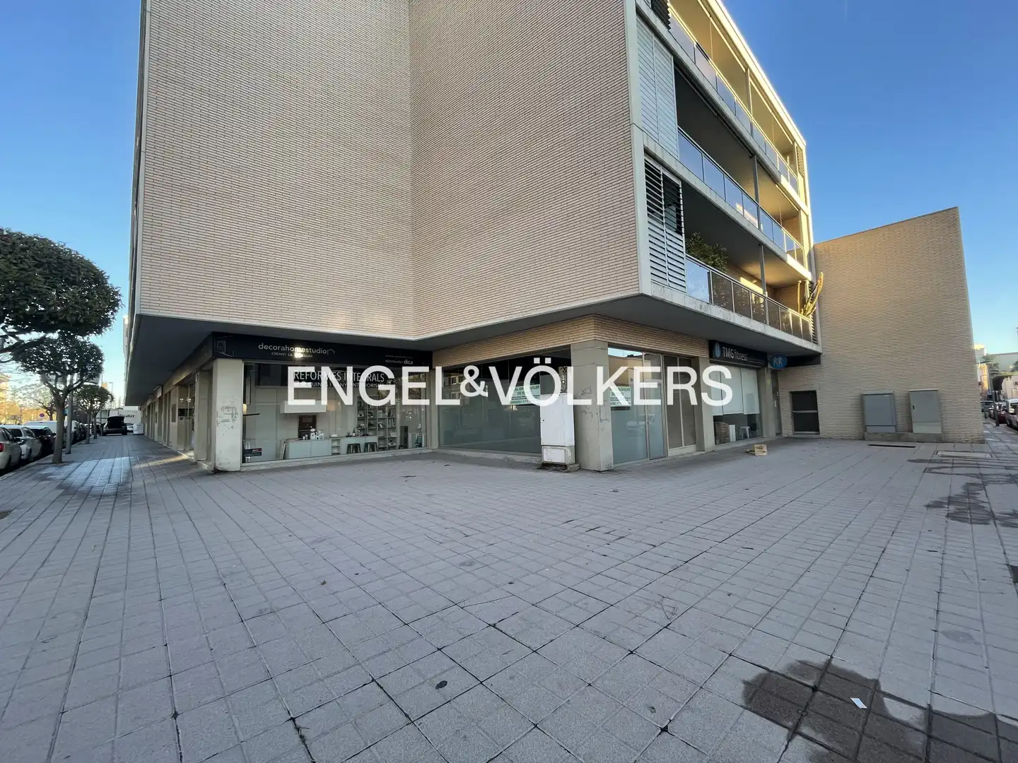 Vista exterior de Local en venta en Sant Joan Despí con Parquet