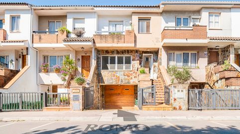 Foto 2 de Casa adosada en venta en Carrer de Tierno Galván, Santa Perpètua de Mogoda, Barcelona