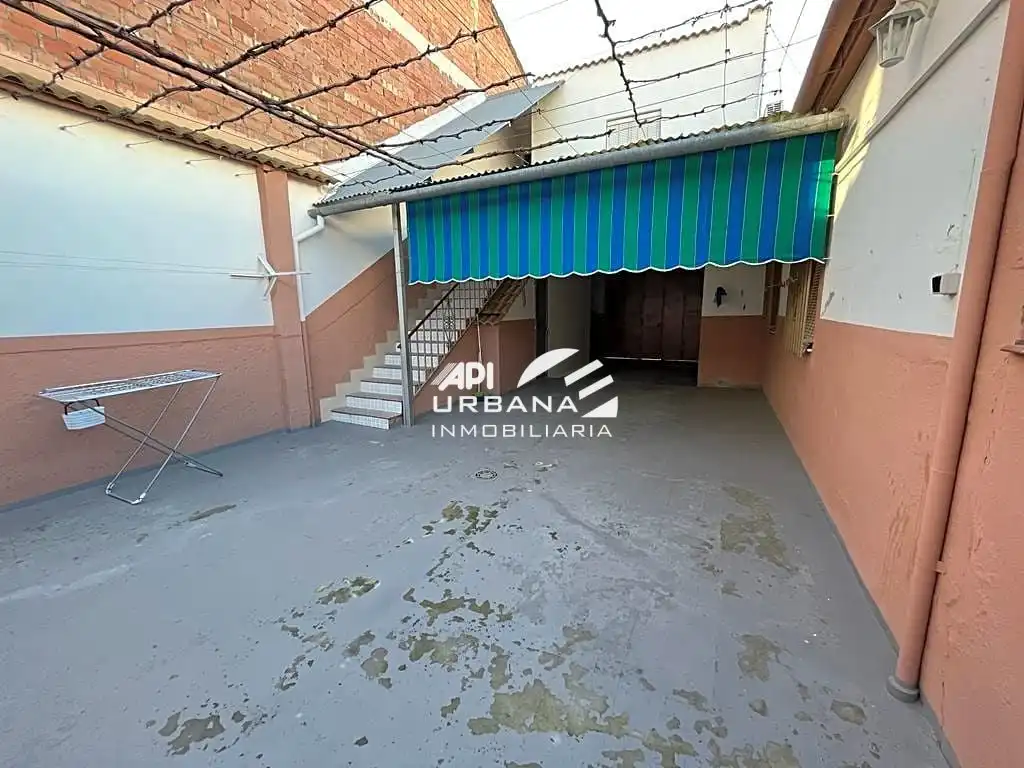 Aparcament de Casa o xalet en venda en Lucena amb Aire condicionat, Terrassa i Traster