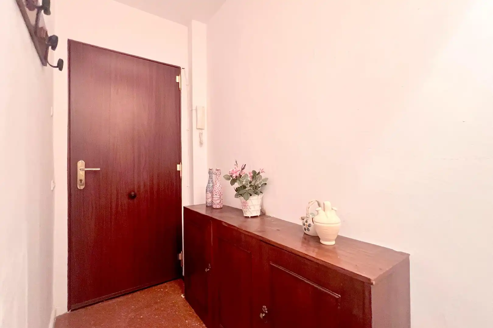 Piso en venta en Calle CIUDAD DE PORCUNA, La Carihuela - Los Nidos