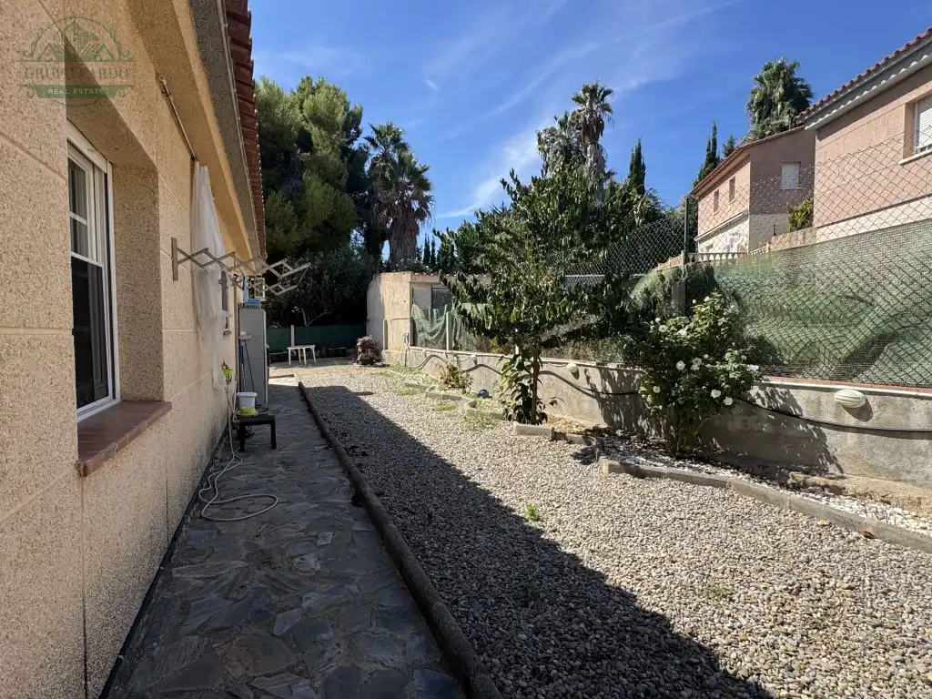 Exterior view of Houses for sale in Mas Romeu