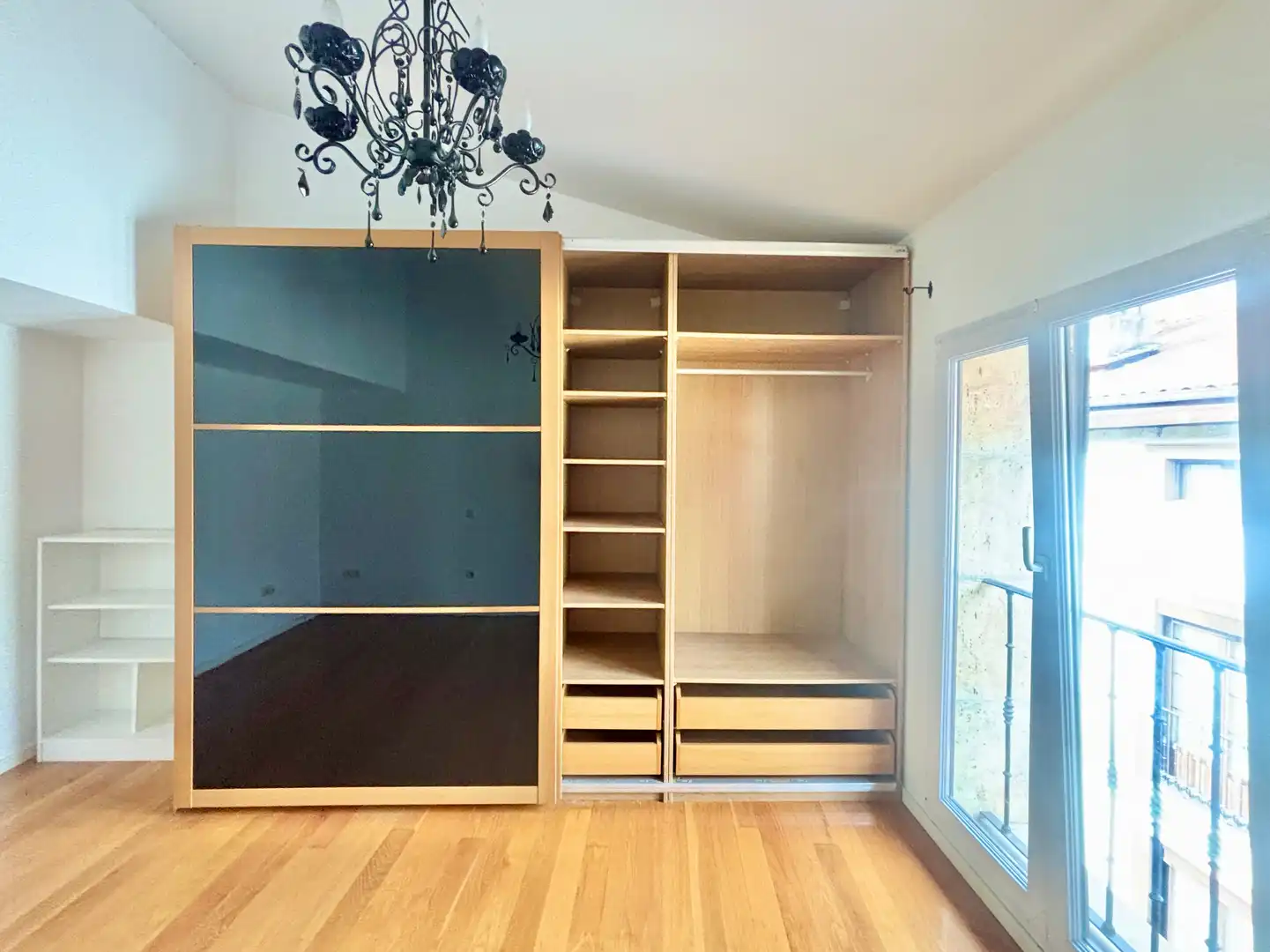 Schlafzimmer von Dachboden zum Verkauf in Ordizia mit Heizung, Ofen und Waschmaschine