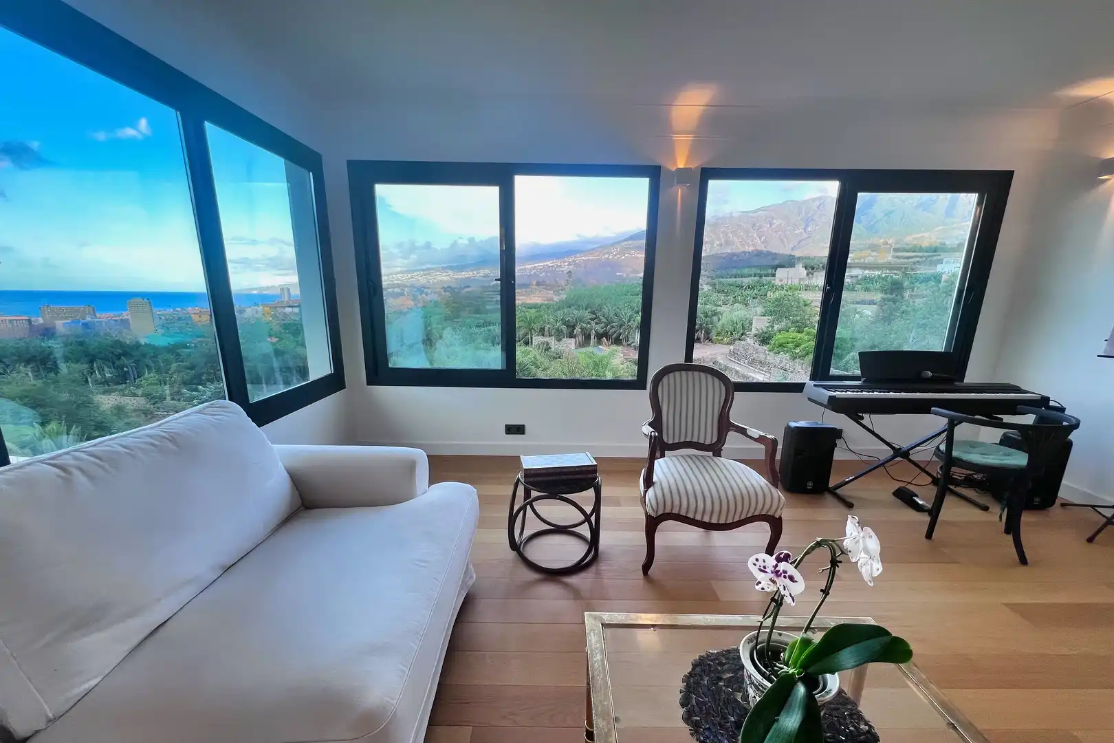 Living room of Country homes for sale in Puerto de la Cruz  with Parquet flooring, Terrace and Storage room
