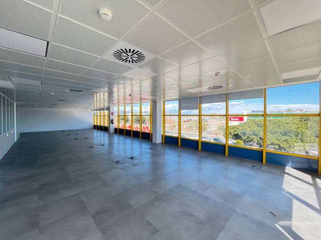 Oficina en Alquiler en N/A en Zona Industrial