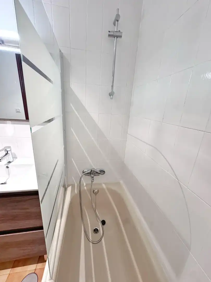 Baño de Piso de alquiler en Petrer con Aire acondicionado, Amueblado y Balcón