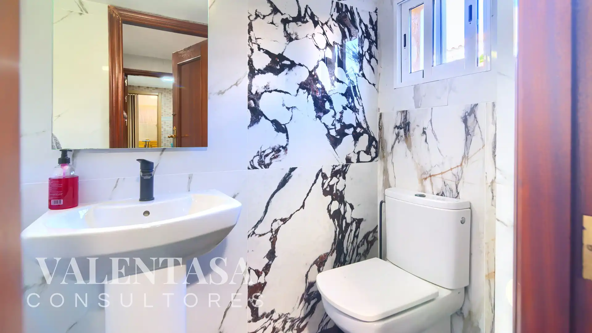 Bathroom of Houses for sale in L'Eliana  with Air Conditioner, Heating and Private garden