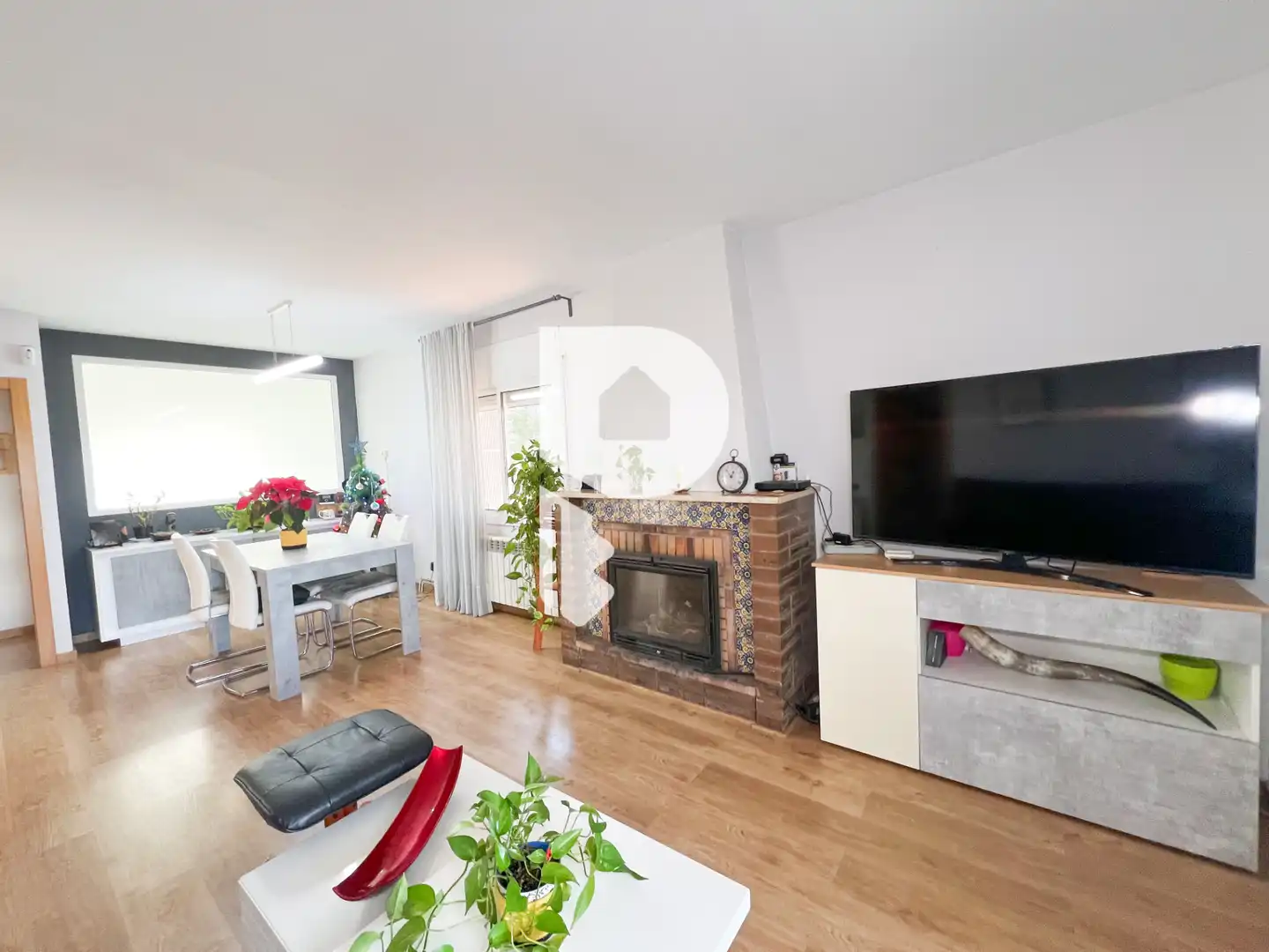 Sala d'estar de Casa o xalet en venda en Corbera de Llobregat amb Aire condicionat, Calefacció i Terrassa