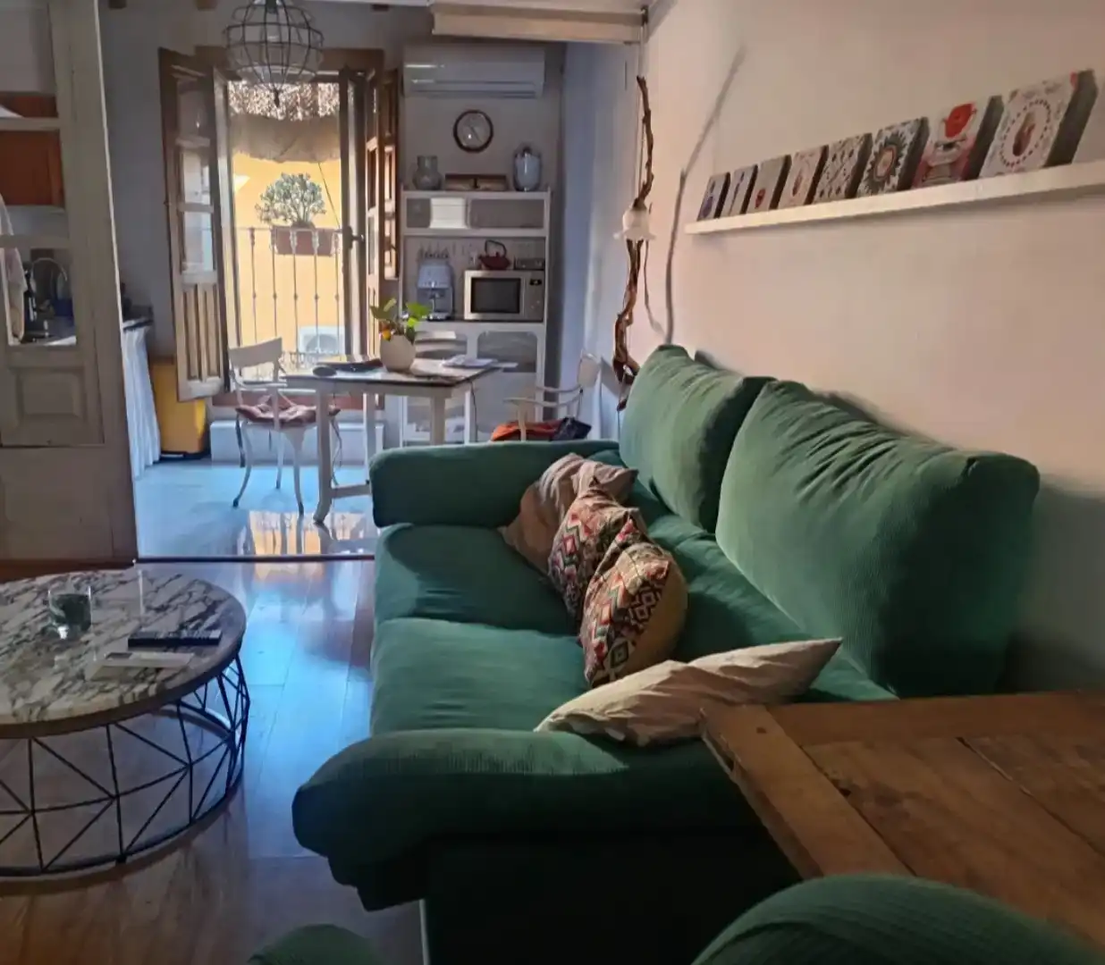 Sala d'estar de Casa adosada en venda en Plasencia amb Aire condicionat i Balcó