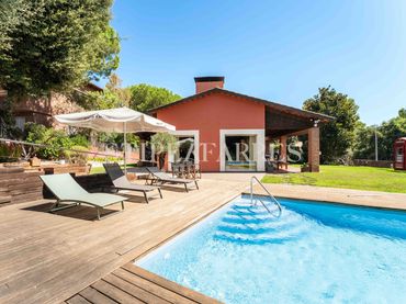Casa amb piscina en venda a Gràcia