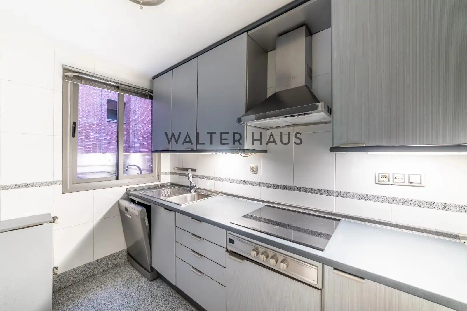 Kitchen of Flat for sale in Madrid  with Air Conditioner, Heating and Storage room