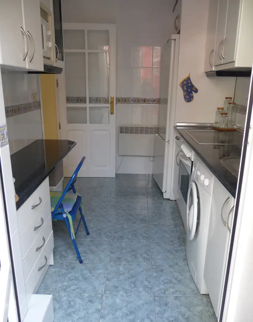 Cuina de Apartament de lloguer en Zaragoza amb Calefacció, Moblat i Forn