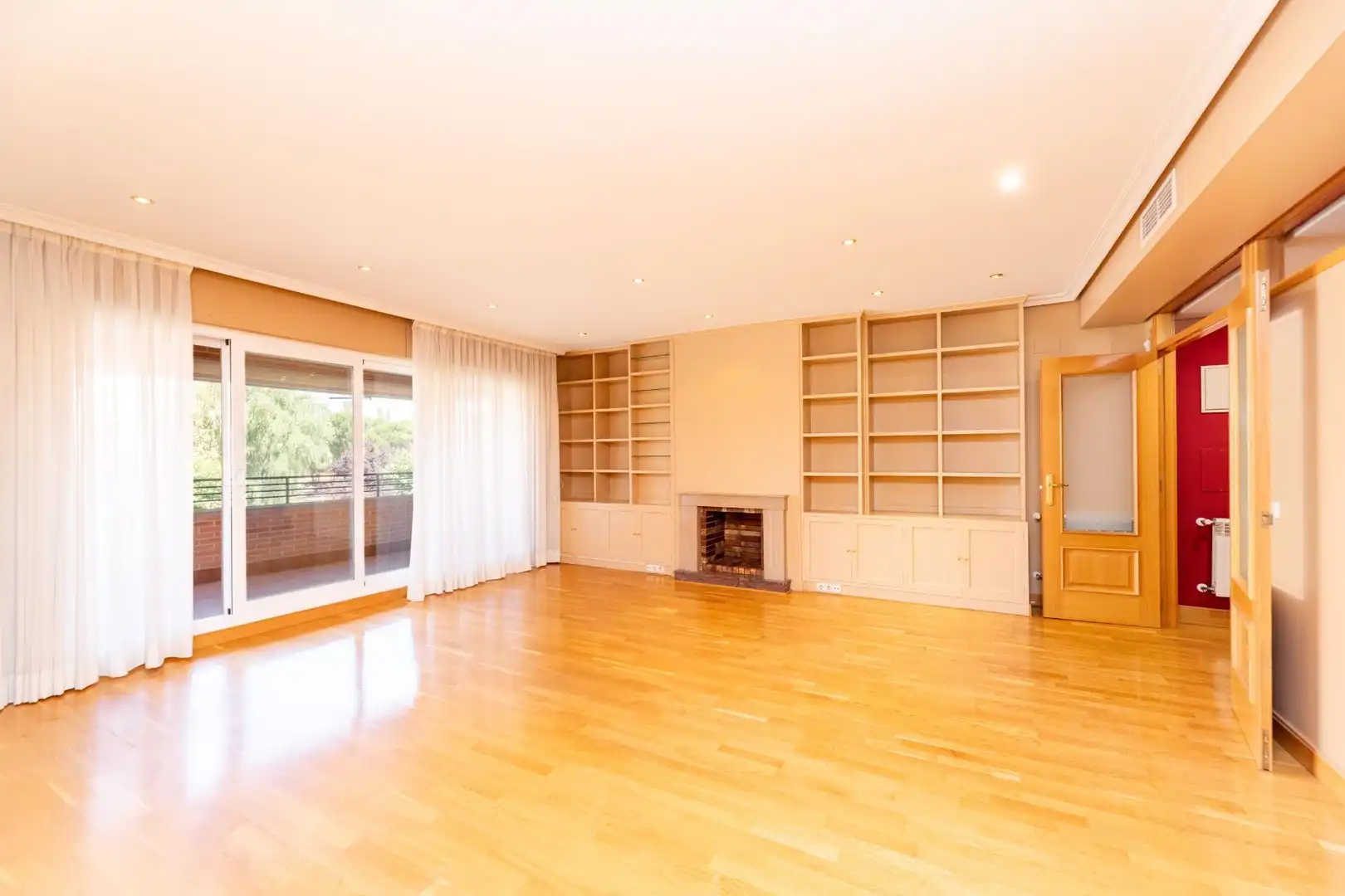 Living room of Flat for rent in Pozuelo de Alarcón  with Air Conditioner, Heating and Private garden