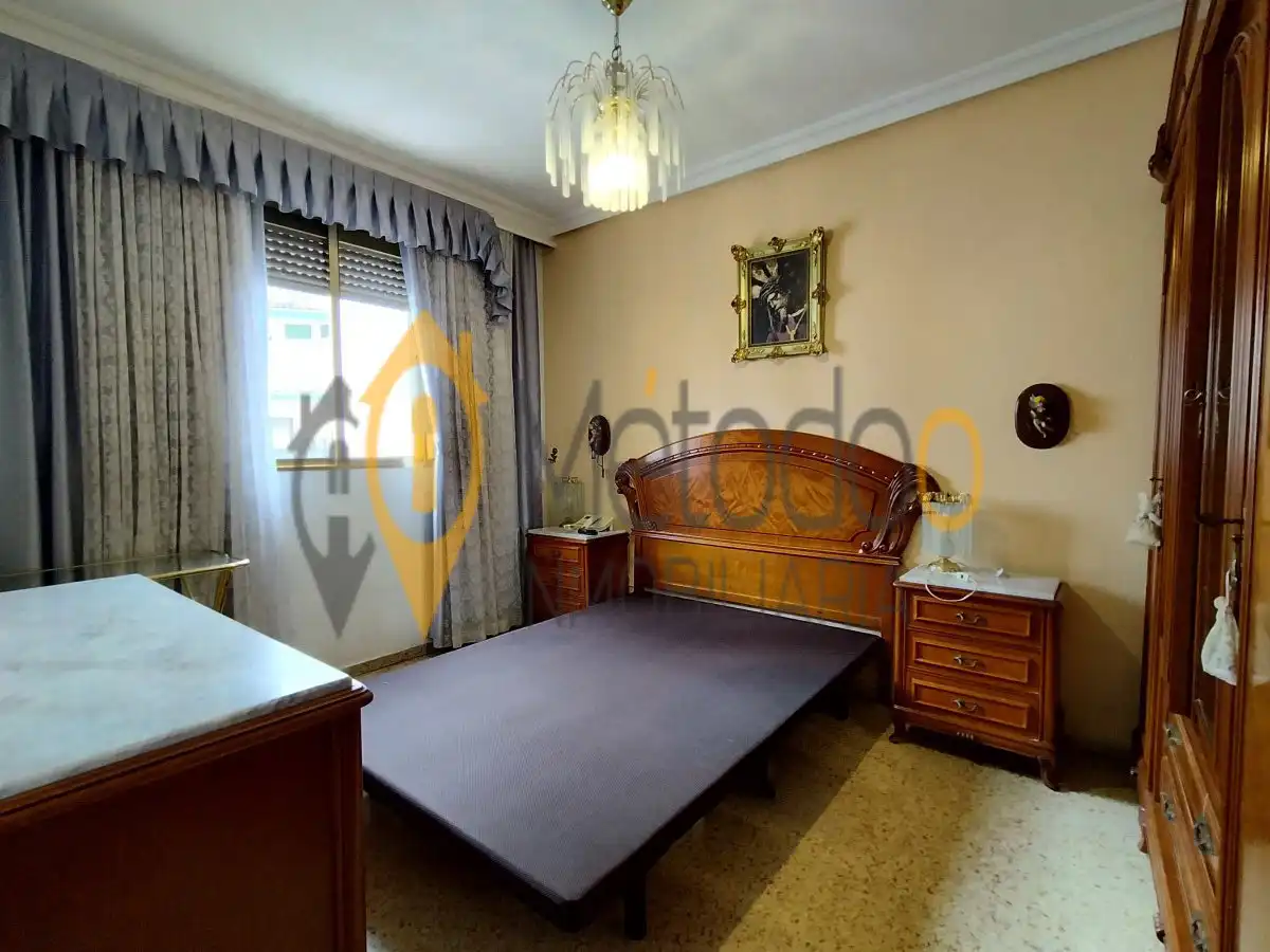Bedroom of Flat for sale in Sevilla  with Air Conditioner, Heating and Furnished
