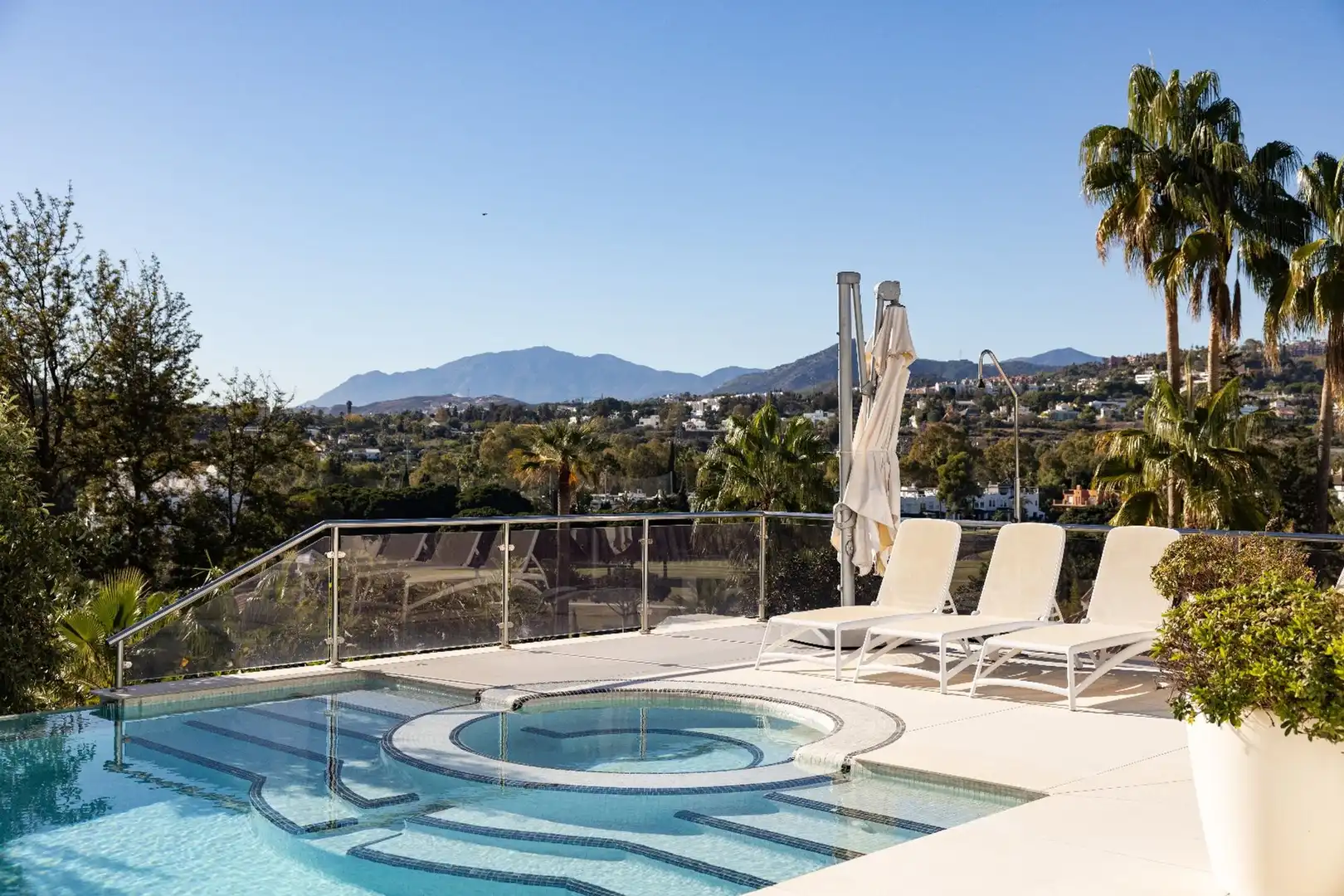 Chalet con terraza en venta en Nueva Andalucía, imagen 4