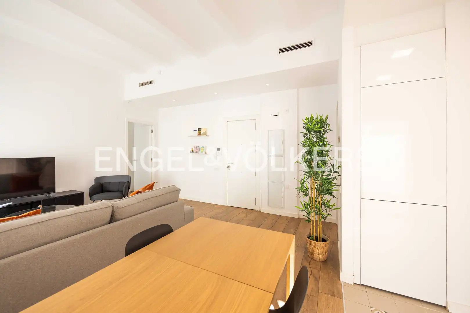 Wohnzimmer von Erdgeschoss zum Verkauf in Barcelona mit Klimaanlage, Heizung und Parkett