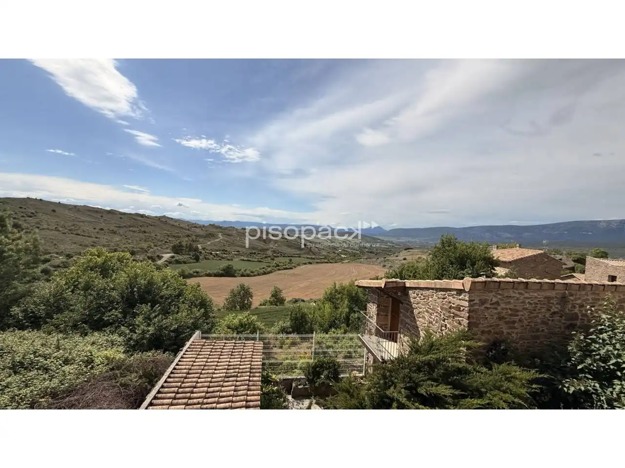 Casa o xalet en venda en Undués de Lerda amb Calefacció, Jardí privat i Parquet