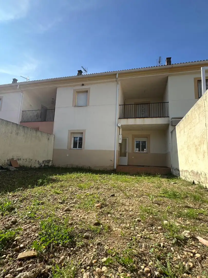 Vista exterior de Casa adosada en venta en Lobón con Terraza y Balcón