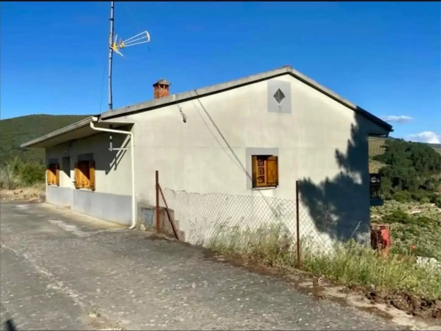 Exterior view of Houses for sale in Caminomorisco, Cáceres