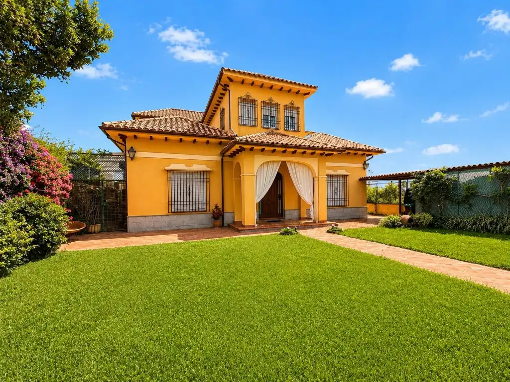 Vista exterior de Casa o xalet en venda en Córdoba amb Jardí privat, Terrassa i Traster