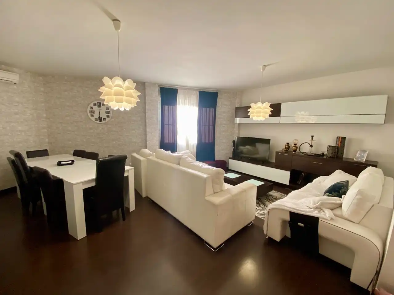 Sala de estar de Casa adosada en venta en Carrión de Calatrava con Aire acondicionado, Calefacción y Amueblado