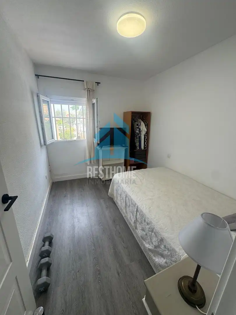 Dormitori de Casa o xalet en venda en Tavernes de la Valldigna amb Aire condicionat, Terrassa i Piscina comunitària