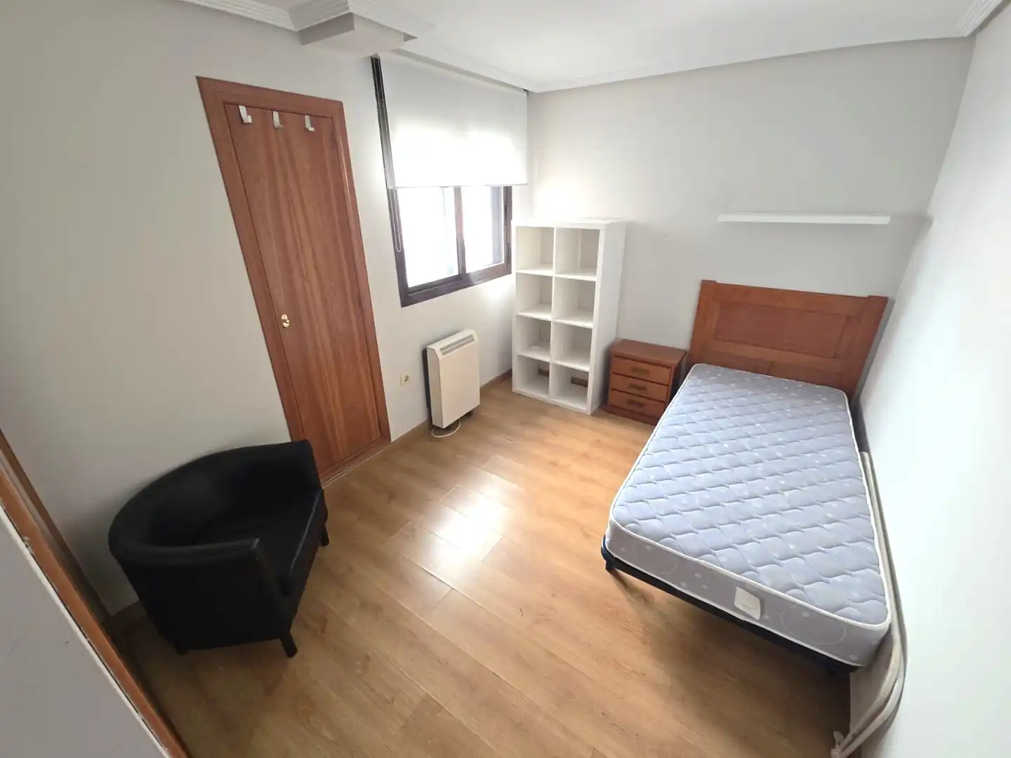 Habitación de Apartamento de alquiler en Cáceres con Aire acondicionado, Calefacción y Amueblado