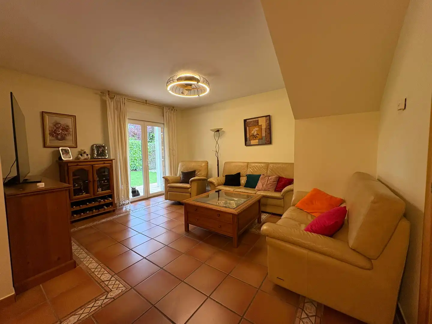 Sala de estar de Casa adosada en venta en Galapagar con Calefacción, Jardín privado y Terraza