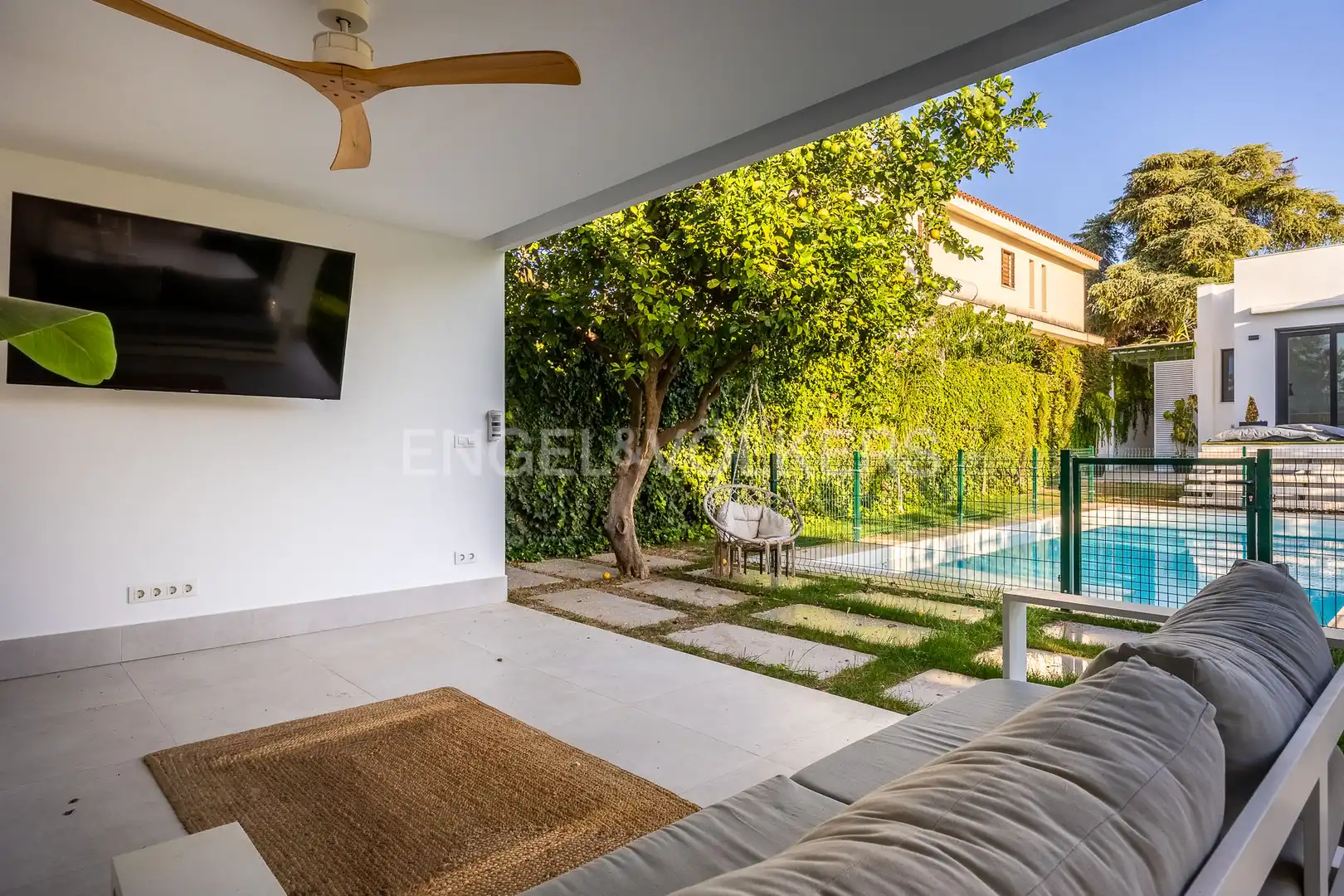 Terrassa de Casa o xalet en venda en Castilleja de la Cuesta amb Aire condicionat, Calefacció i Jardí privat