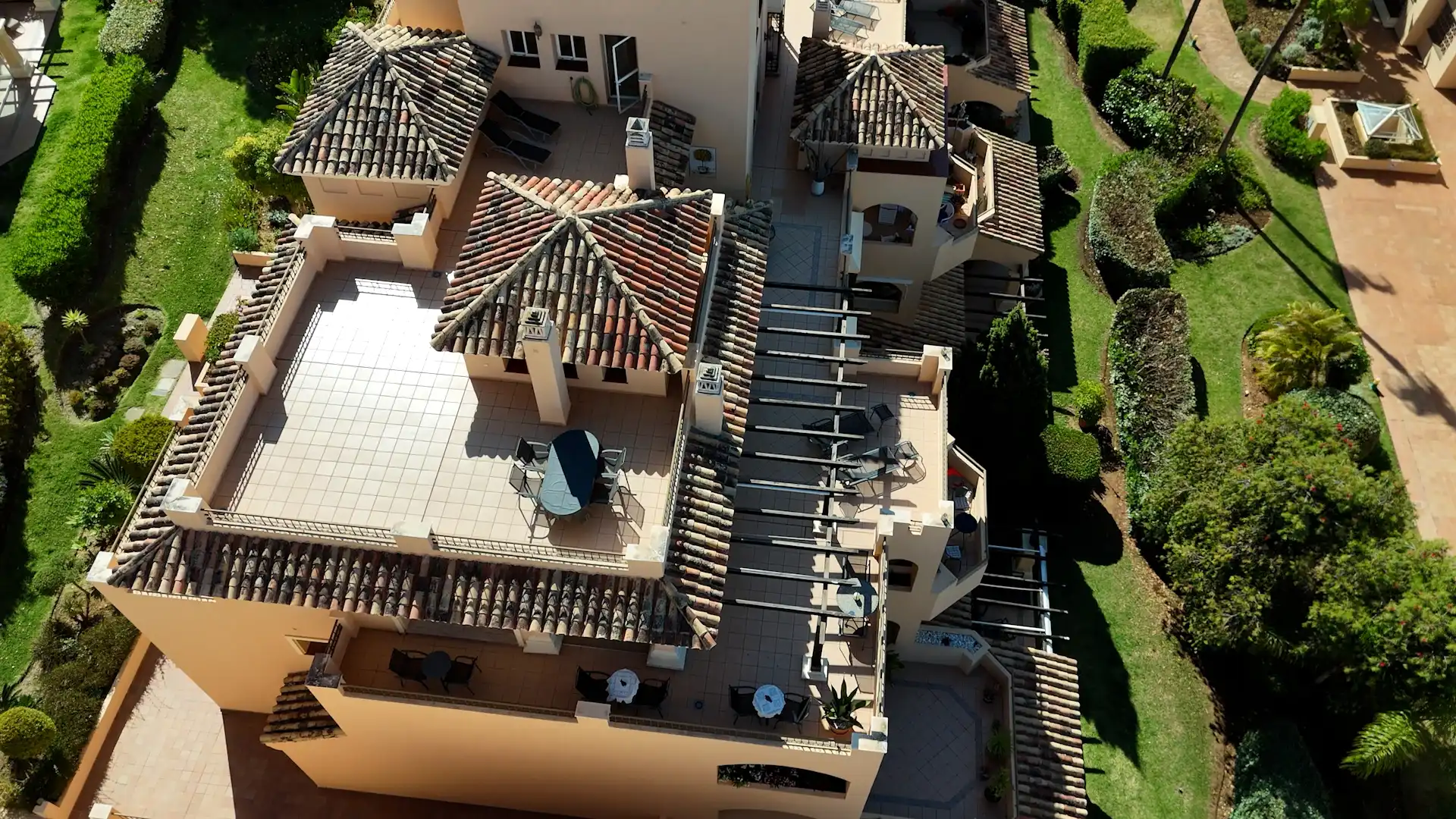 Vista exterior de Àtic en venda en Marbella amb Aire condicionat, Calefacció i Terrassa