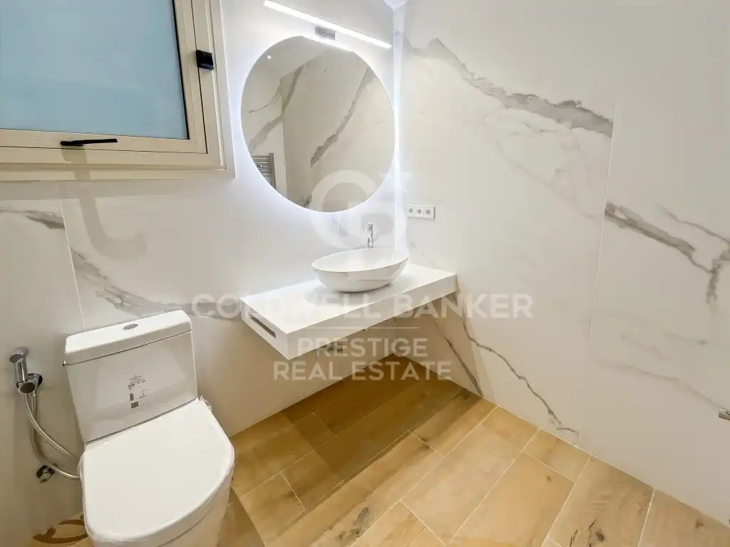 Badezimmer von Wohnung zur Miete in Barcelona mit Klimaanlage