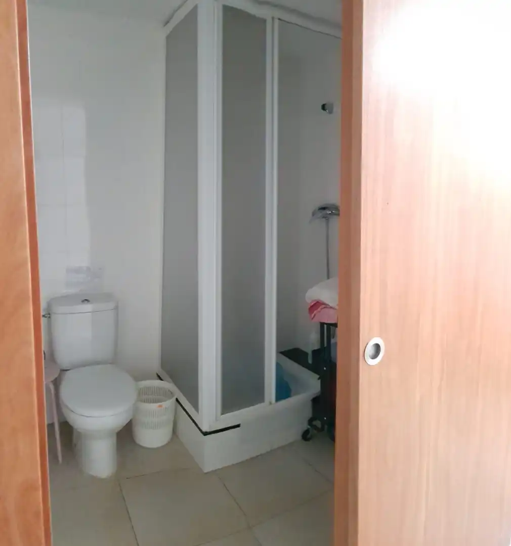 Badezimmer von Einfamilien-Reihenhaus zum Verkauf in Cardedeu mit Privatgarten und Terrasse