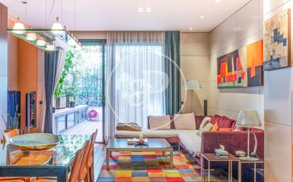 Living room of Single-family semi-detached for sale in  Barcelona Capital  with Air Conditioner, Heating and Private garden