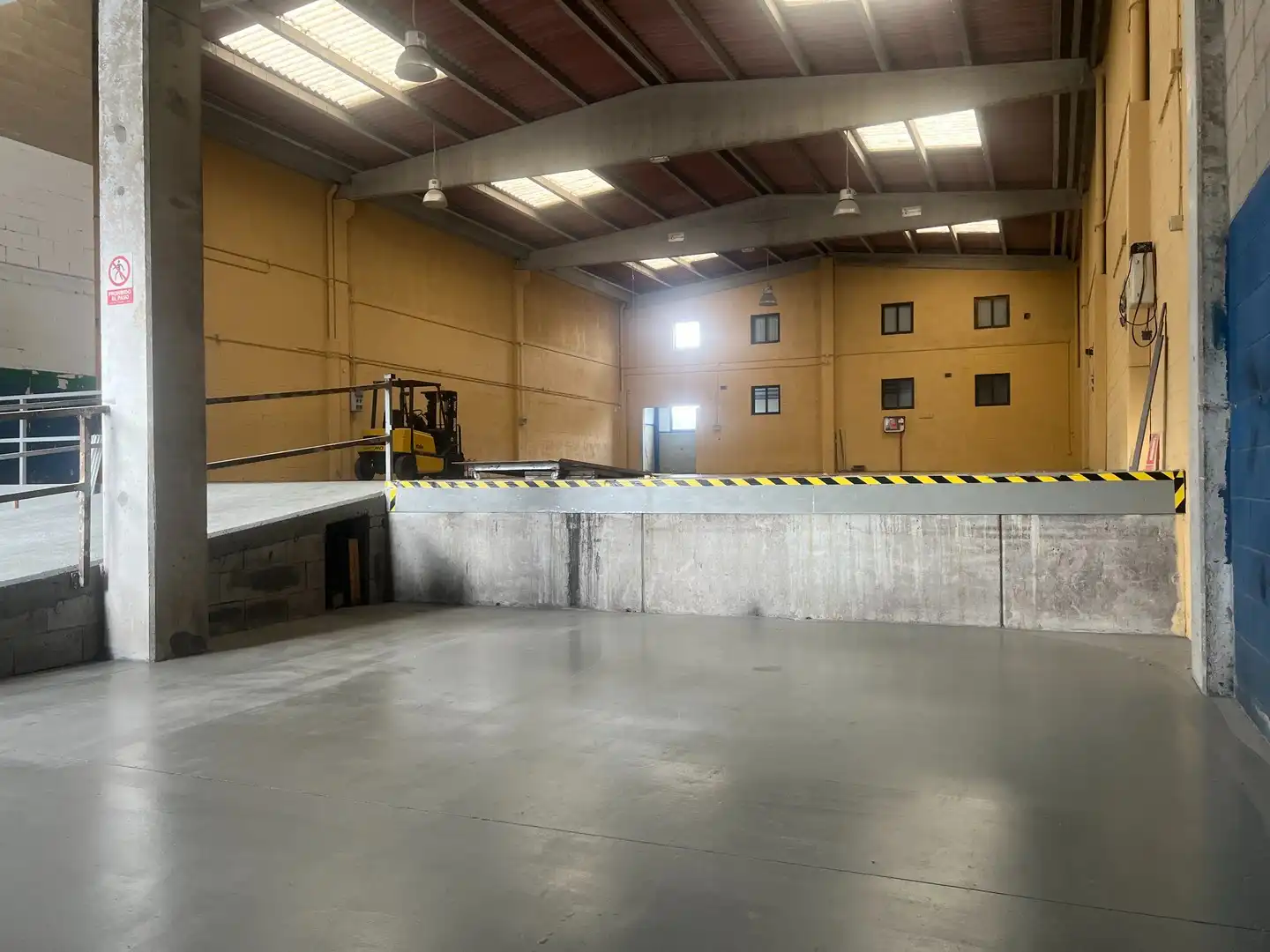 Nau industrial de lloguer en Ames amb Alarma