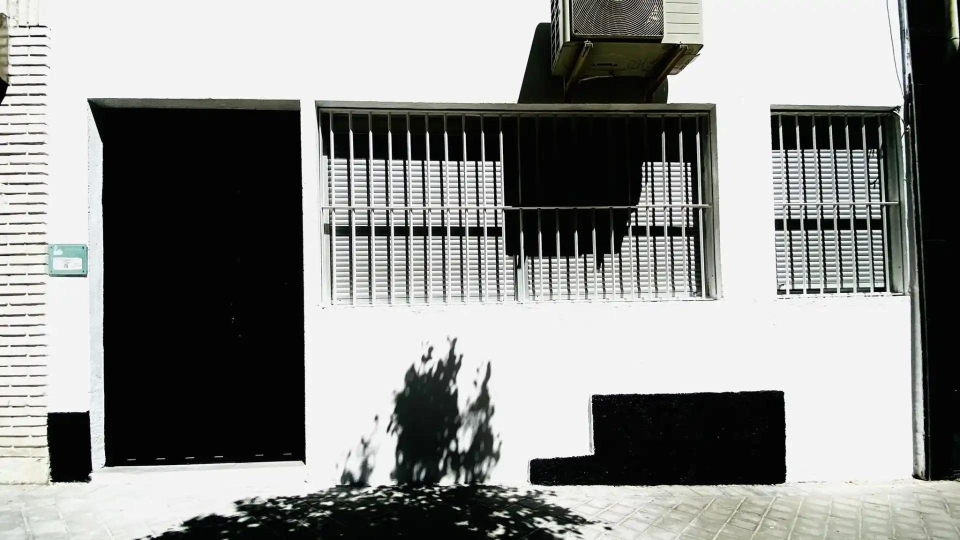 Vista exterior de Local en venta en  Madrid Capital