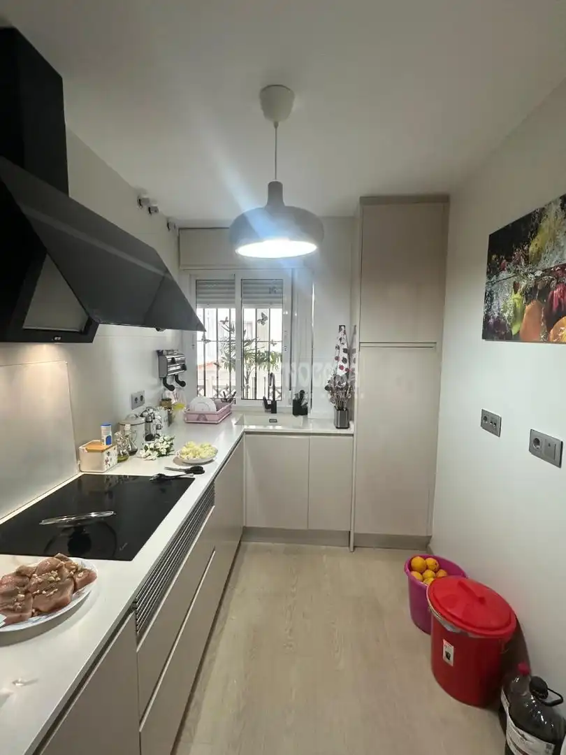 Kitchen of Flat for sale in Sevilla  with Air Conditioner, Heating and Furnished