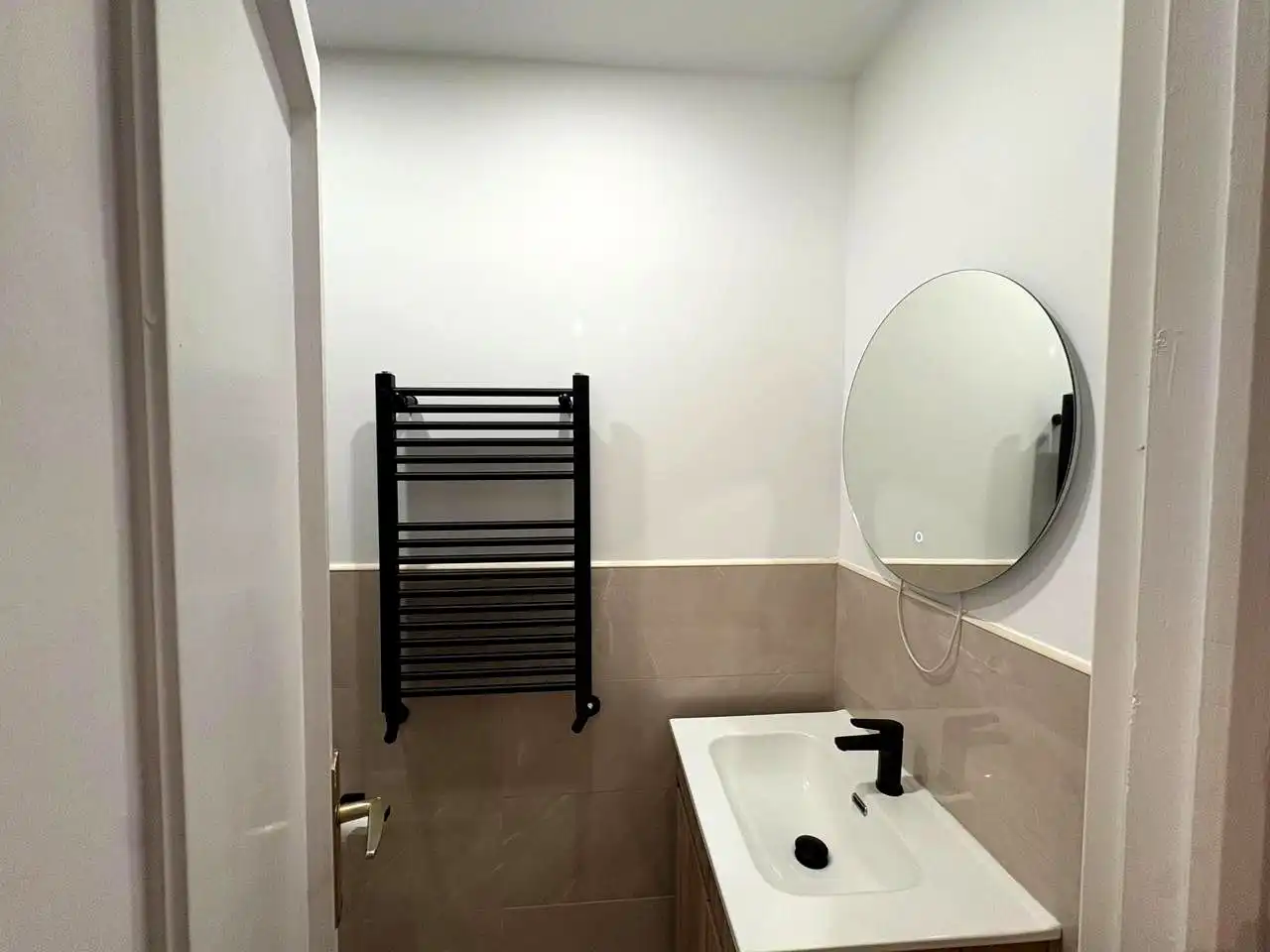 Bathroom of Flat for rent in Madrid  with Air Conditioner, Heating and Terrace