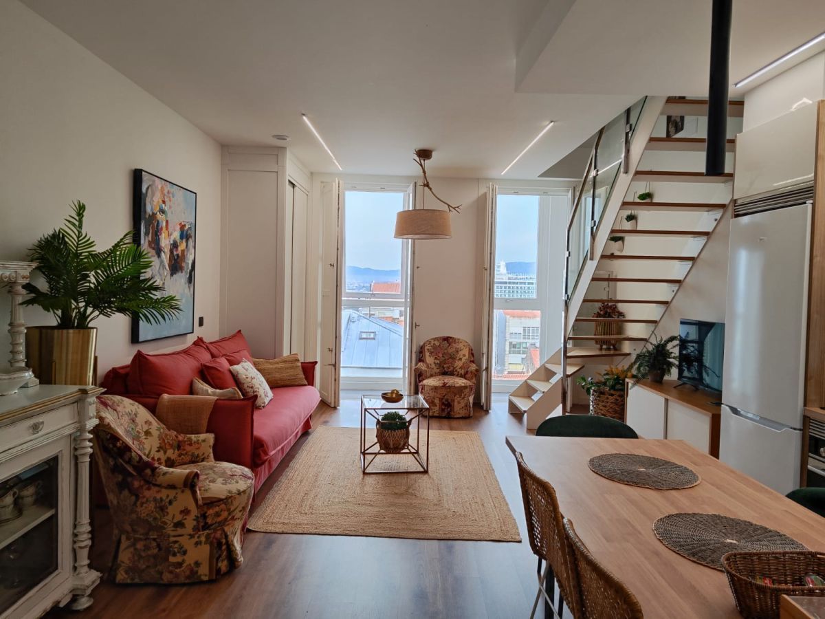 Sala de estar de Dúplex de alquiler en Vigo  con Calefacción, Trastero y Amueblado