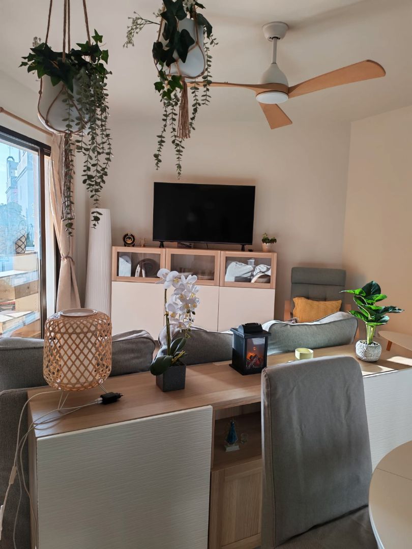 Sala d'estar de Pis de lloguer en Estepona amb Aire condicionat, Terrassa i Moblat