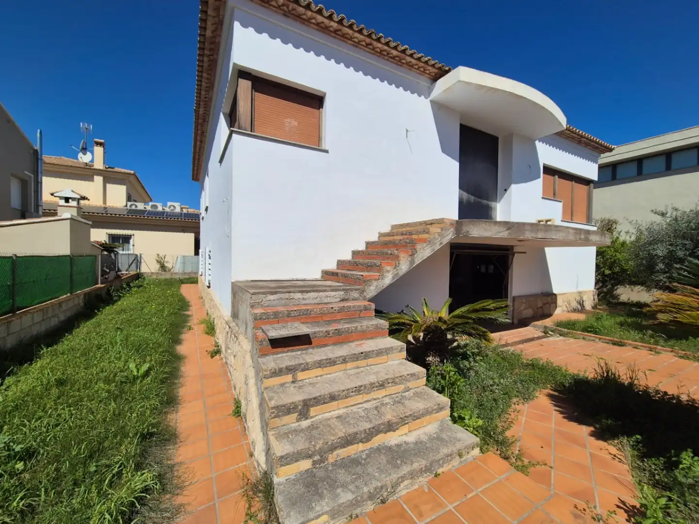 Vista exterior de Casa o xalet en venda en Oliva amb Jardí privat i Terrassa