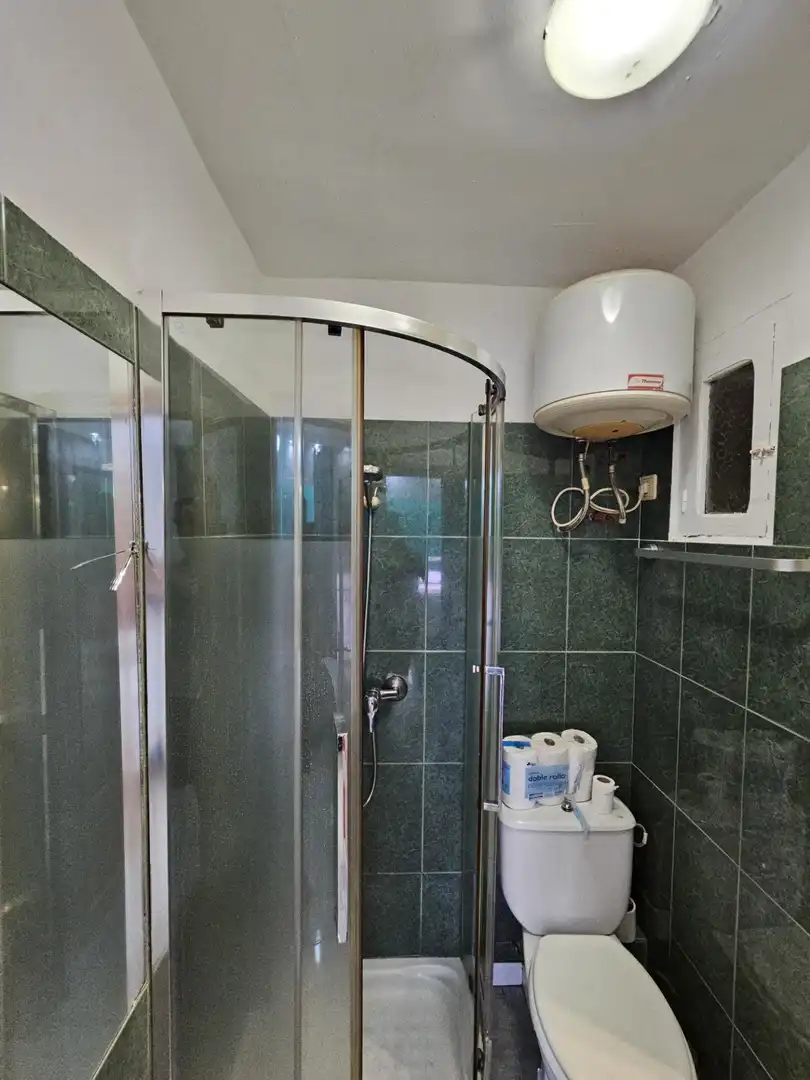 Bany de Estudi de lloguer en Benidorm amb Aire condicionat, Terrassa i Moblat