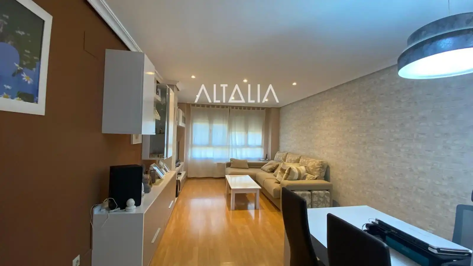 Sala de estar de Piso en venta en Cuenca con Trastero y Amueblado