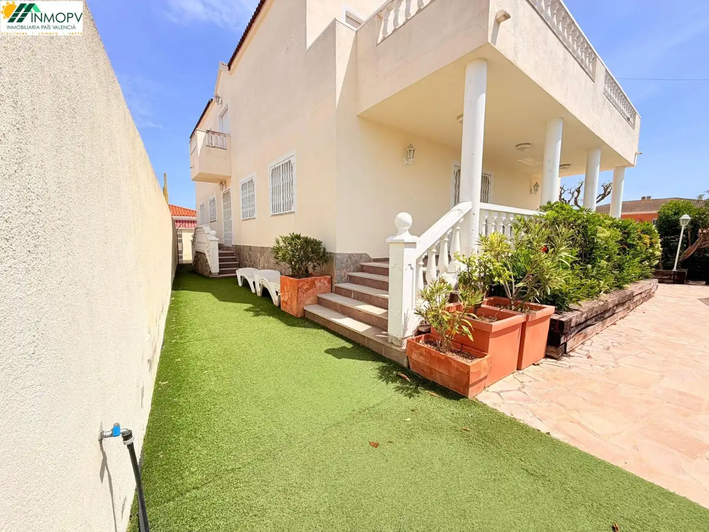 Vista exterior de Casa o xalet en venda en Vinaròs amb Calefacció, Jardí privat i Terrassa