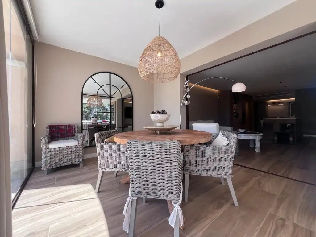 Menjador de Apartament de lloguer en Calvià amb Aire condicionat, Jardí privat i Terrassa