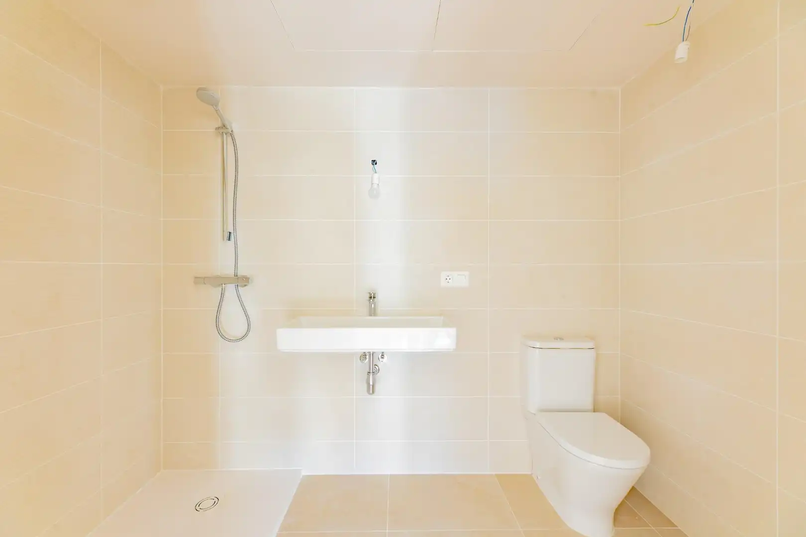 Badezimmer von Wohnung zur Miete in Valencia mit Klimaanlage, Heizung und Privatgarten