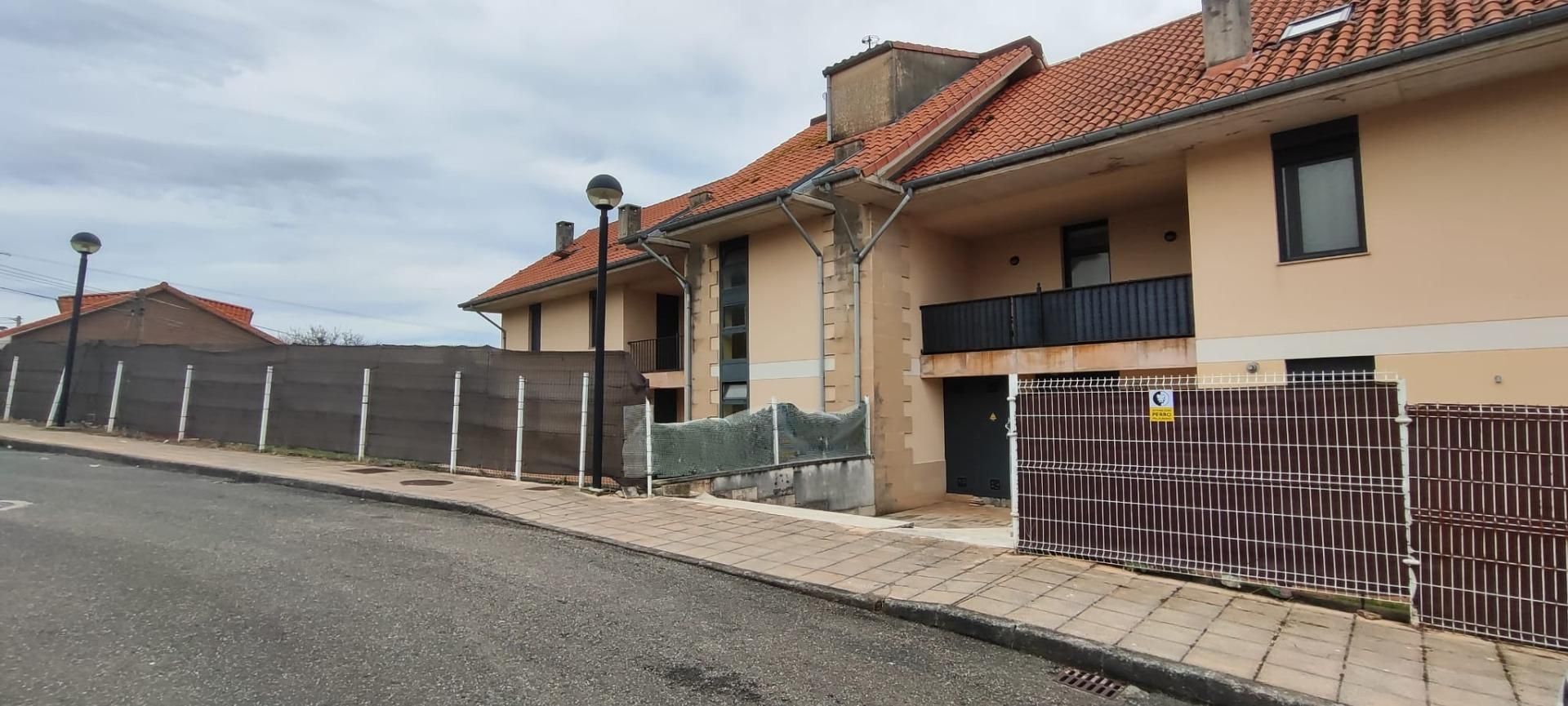 Vista exterior de Àtic en venda en Miengo amb Calefacció, Traster i Balcó