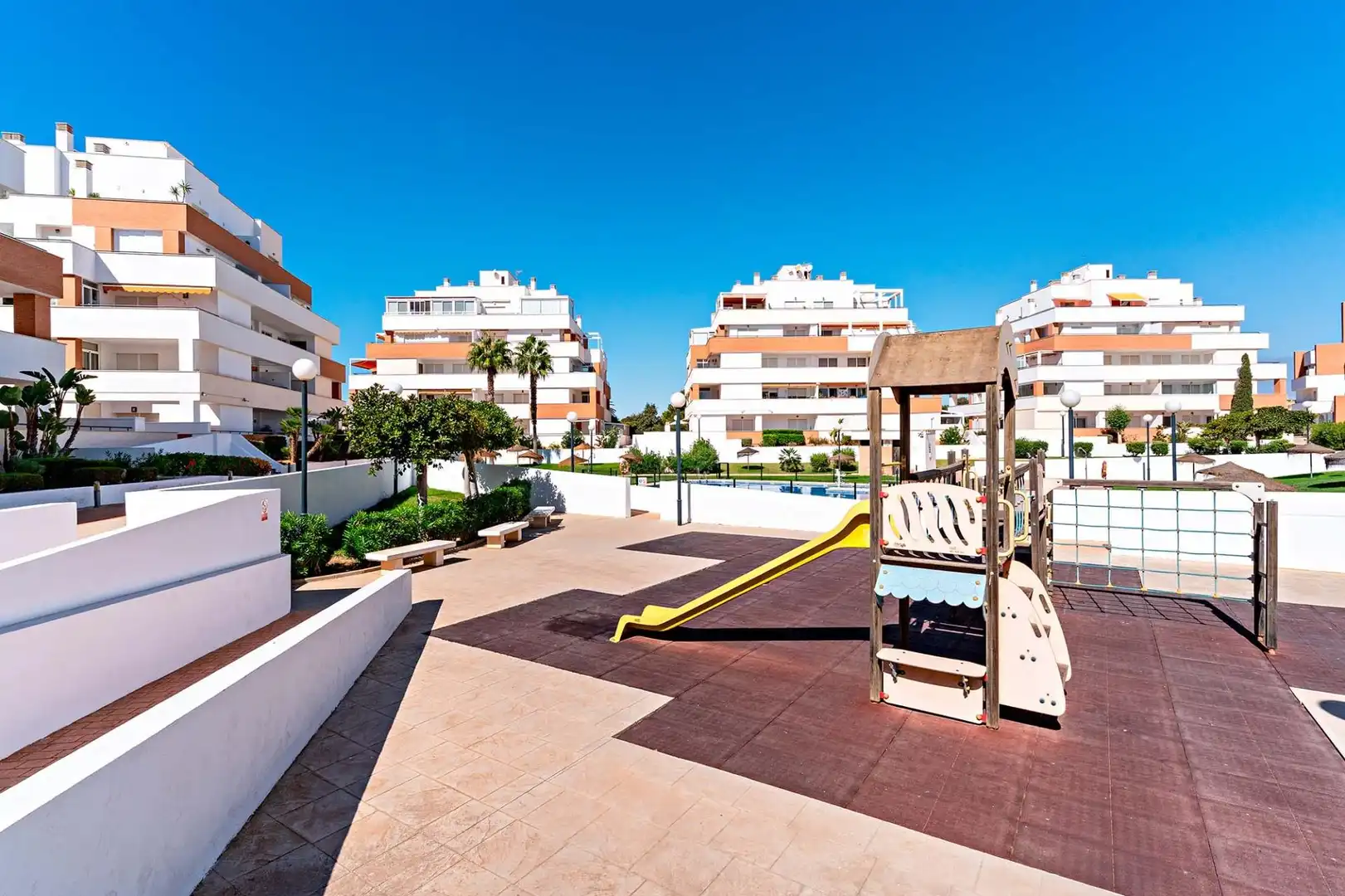 Vista exterior de Planta baja en venta en Roquetas de Mar con Aire acondicionado, Calefacción y Jardín privado