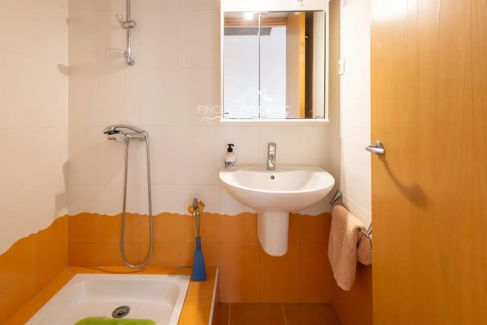 Badezimmer von Wohnung zum Verkauf in Calafell mit Klimaanlage, Heizung und Terrasse