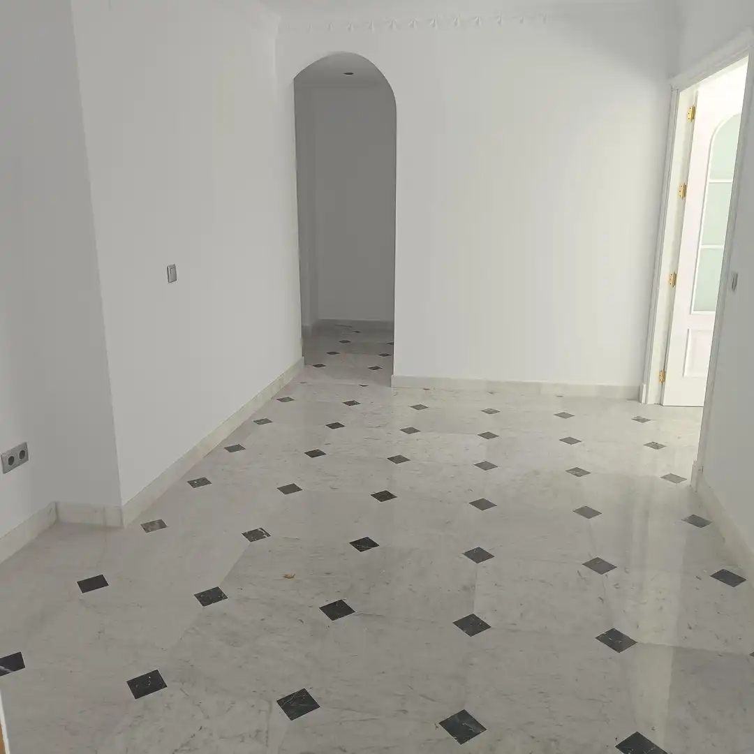 Wohnung zur Miete in Sevilla mit Klimaanlage, Heizung und Privatgarten